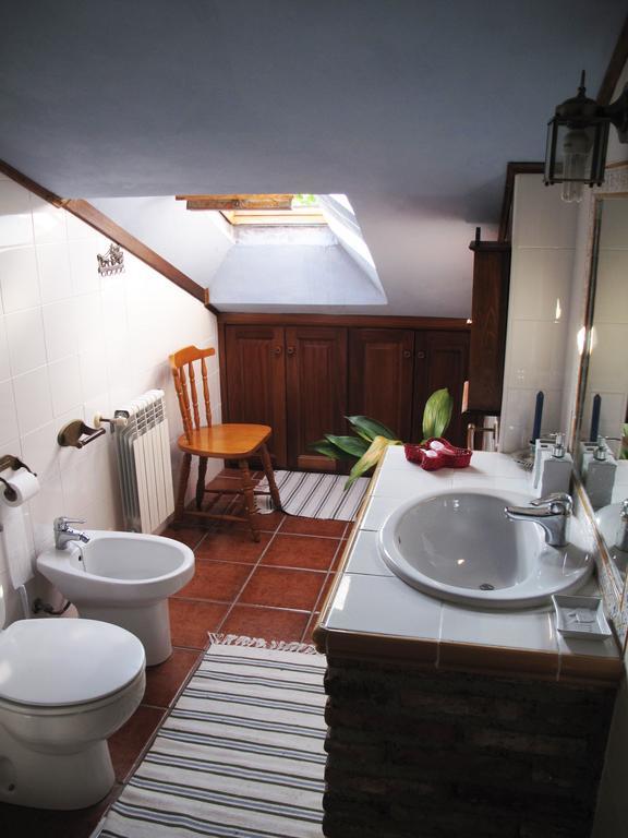 Trisqueles Y Buganvillas Villaviciosa  Bilik gambar