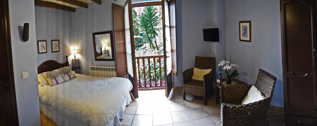 Trisqueles Y Buganvillas Villaviciosa  Luaran gambar